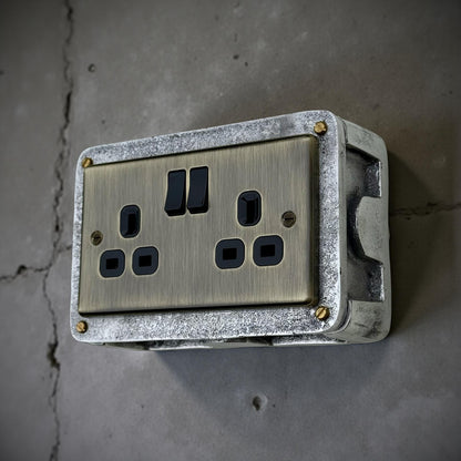 Antique Brass Double Switched 13A Power Socket 230V 13A 2 Gang 2G  Solid Cast Metal Conduit Industrial