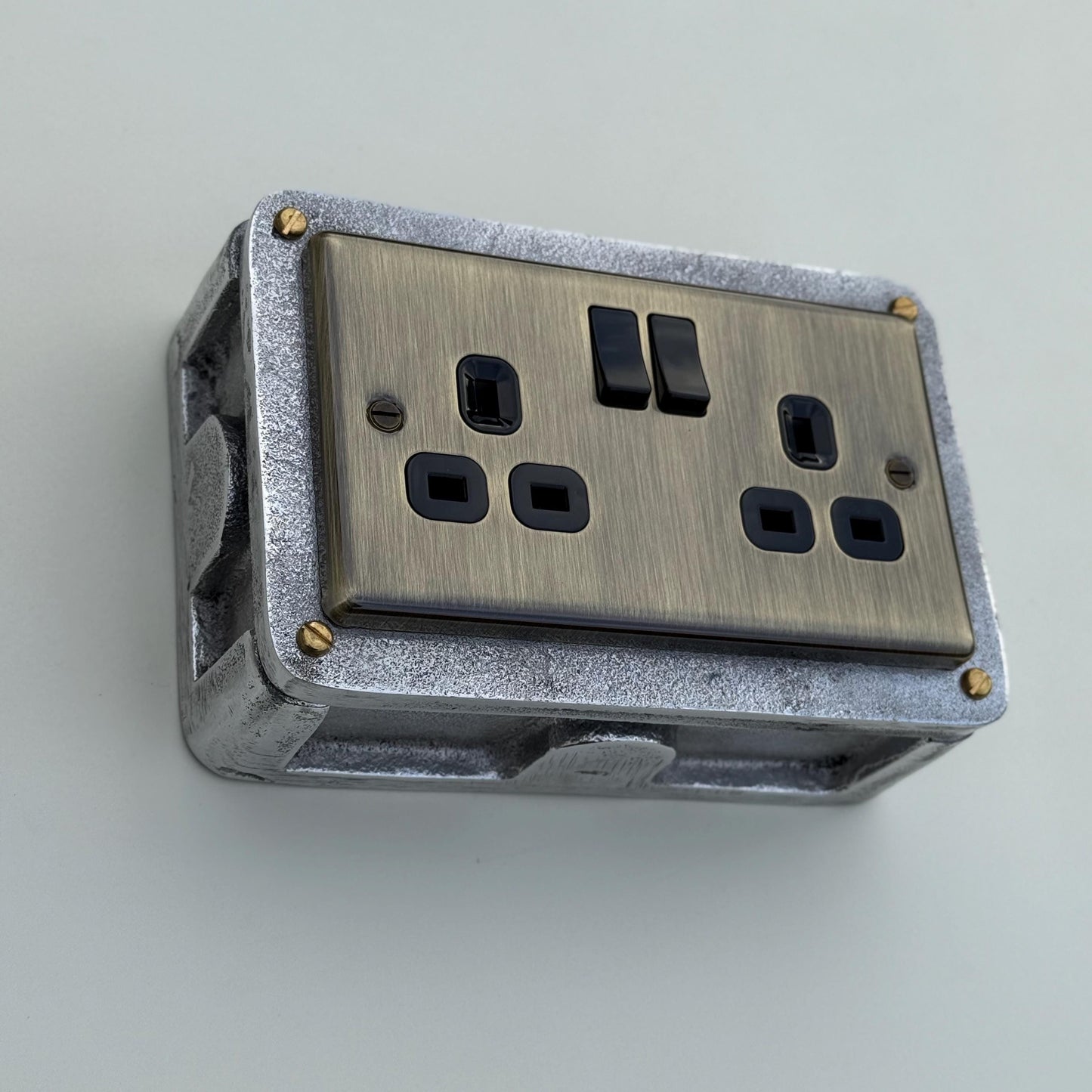 Antique Brass Double Switched 13A Power Socket 230V 13A 2 Gang 2G  Solid Cast Metal Conduit Industrial