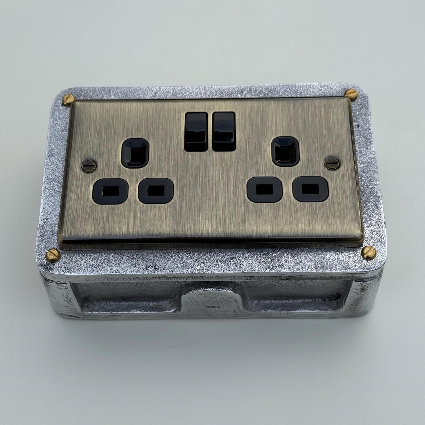 Antique Brass Double Switched 13A Power Socket 230V 13A 2 Gang 2G  Solid Cast Metal Conduit Industrial