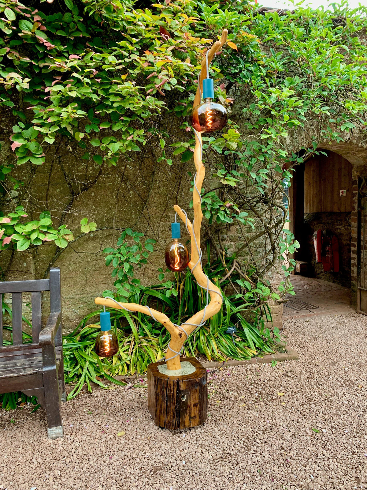 Outdoor tree lamp