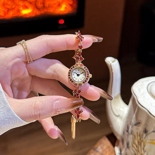 Vintage Style Round Lobster Clasp Quartz Women's Watches