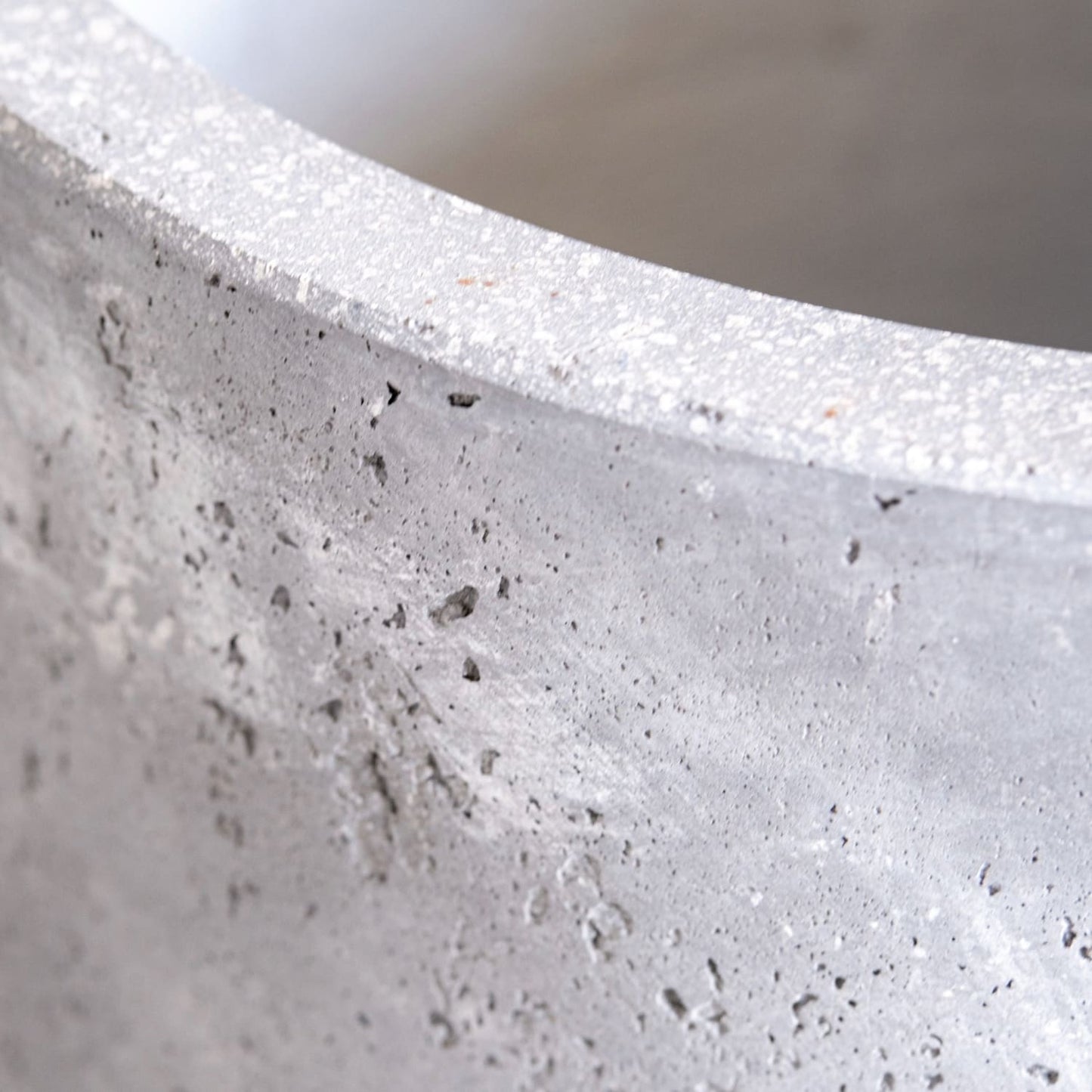 Vessara | Onyx Dusk – 52cm Large Concrete Vase Planter – 15L Tall Indoor Outdoor Pot