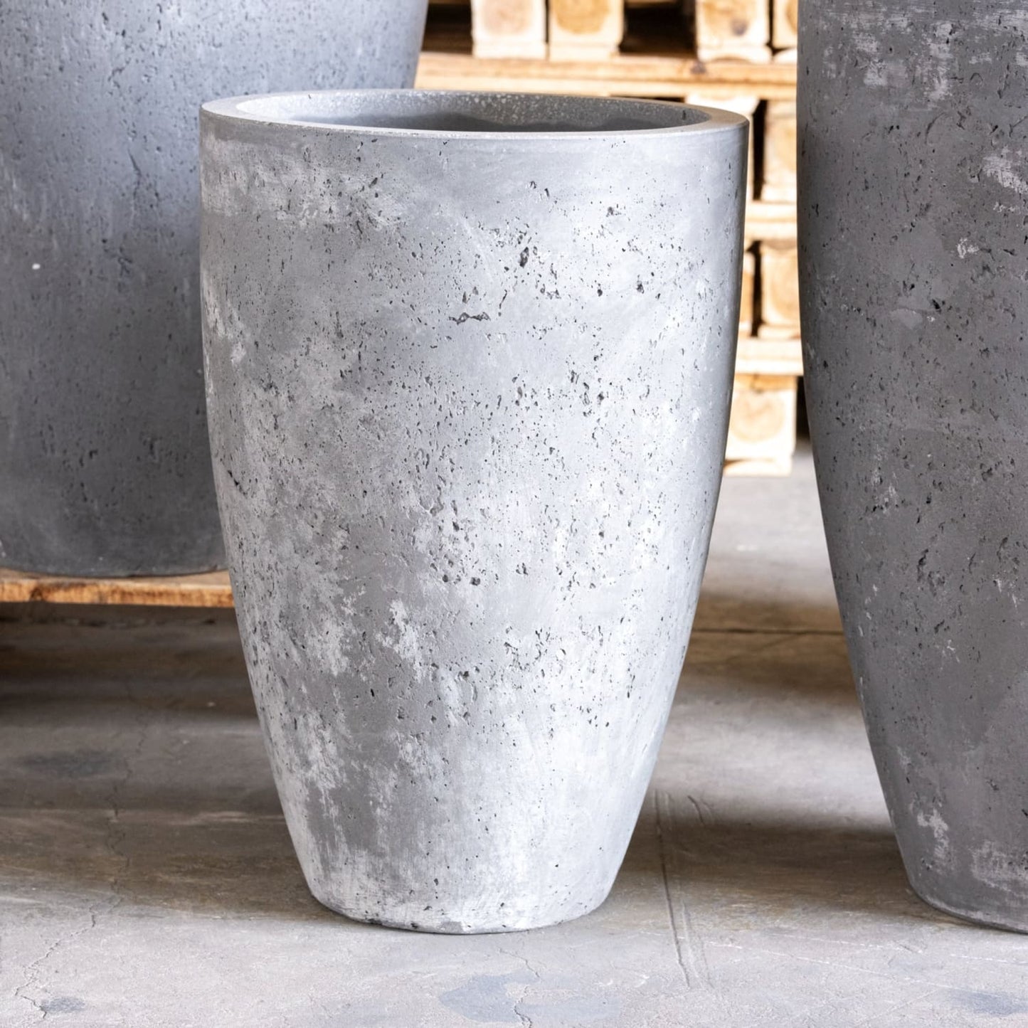 Vessara | Onyx Dusk – 62cm Extra Large Concrete Vase Planter – 32L Tall Plant Pot