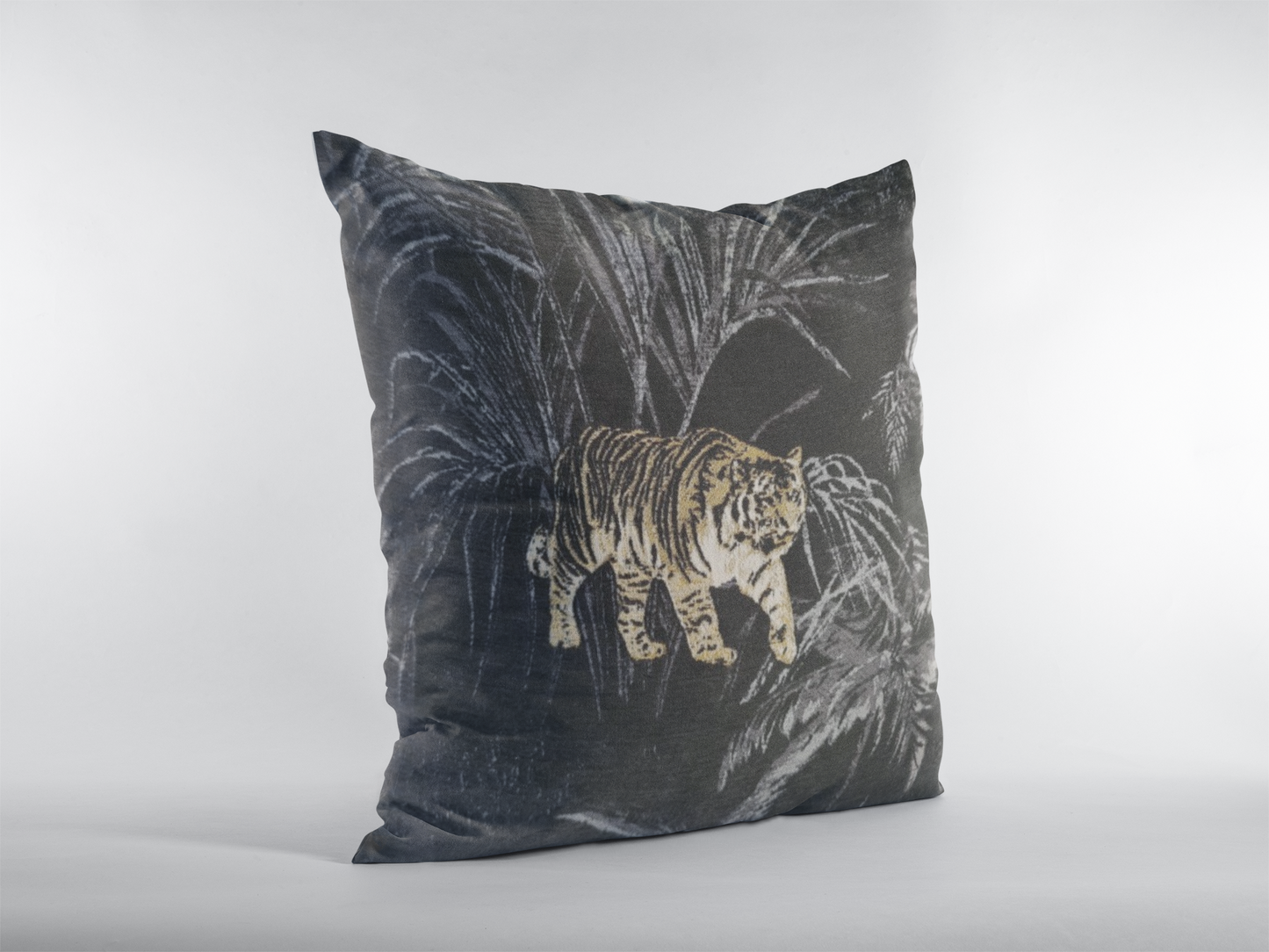 Fryetts Bengal Tiger Black Piped 18"/ 45cm Cushion Cover